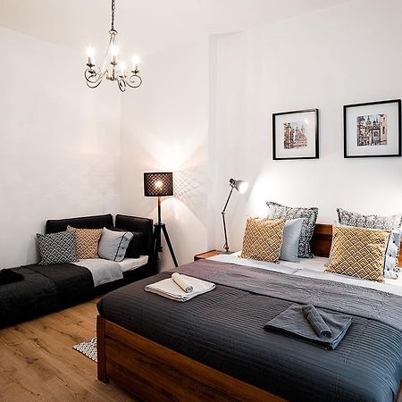 Apartment Gesse Brezinova Prague Exterior photo