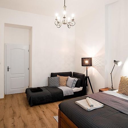 Apartment Gesse Brezinova Prague Exterior photo