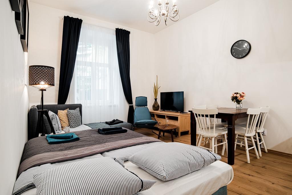 Apartment Gesse Brezinova Prague Exterior photo