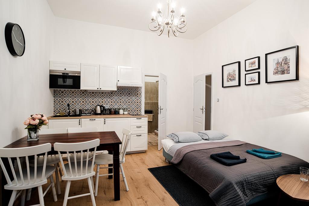 Apartment Gesse Brezinova Prague Exterior photo