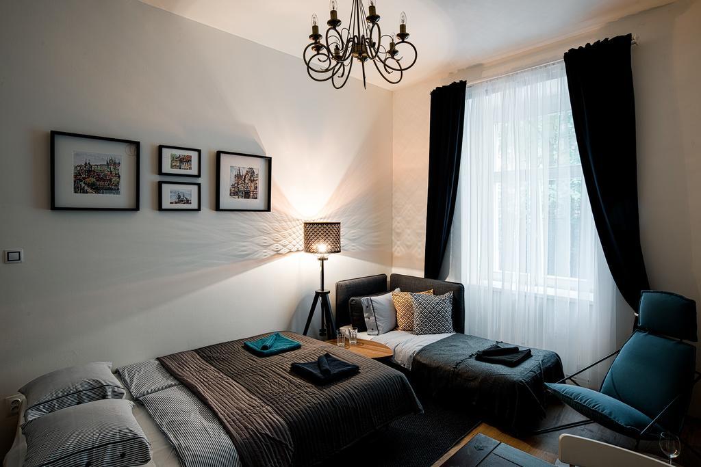 Apartment Gesse Brezinova Prague Exterior photo