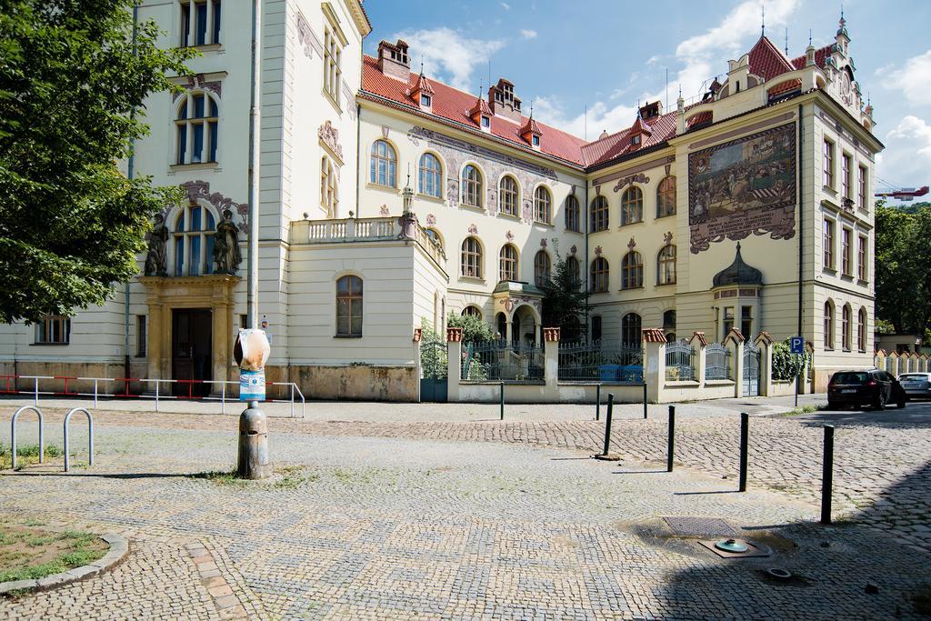 Apartment Gesse Brezinova Prague Exterior photo