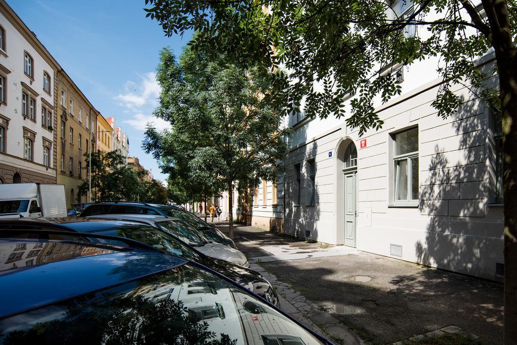 Apartment Gesse Brezinova Prague Exterior photo
