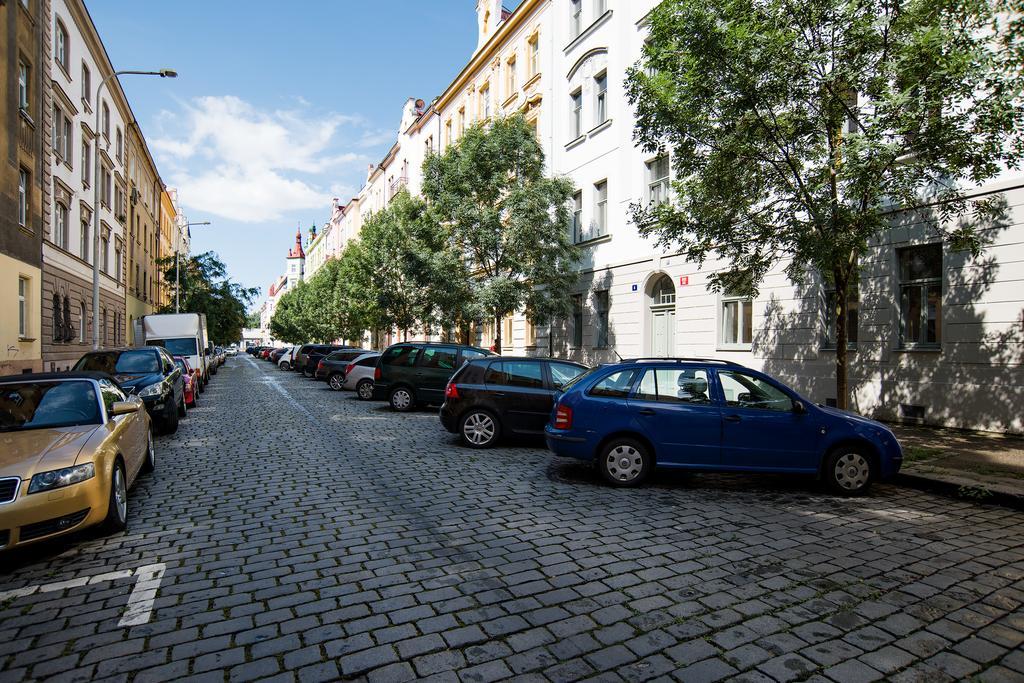 Apartment Gesse Brezinova Prague Exterior photo