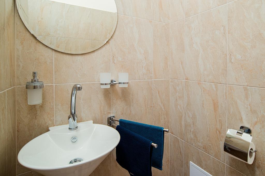 Apartment Gesse Brezinova Prague Exterior photo