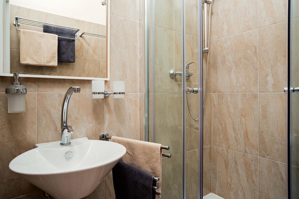 Apartment Gesse Brezinova Prague Exterior photo
