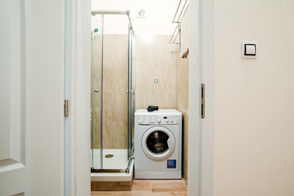 Apartment Gesse Brezinova Prague Exterior photo