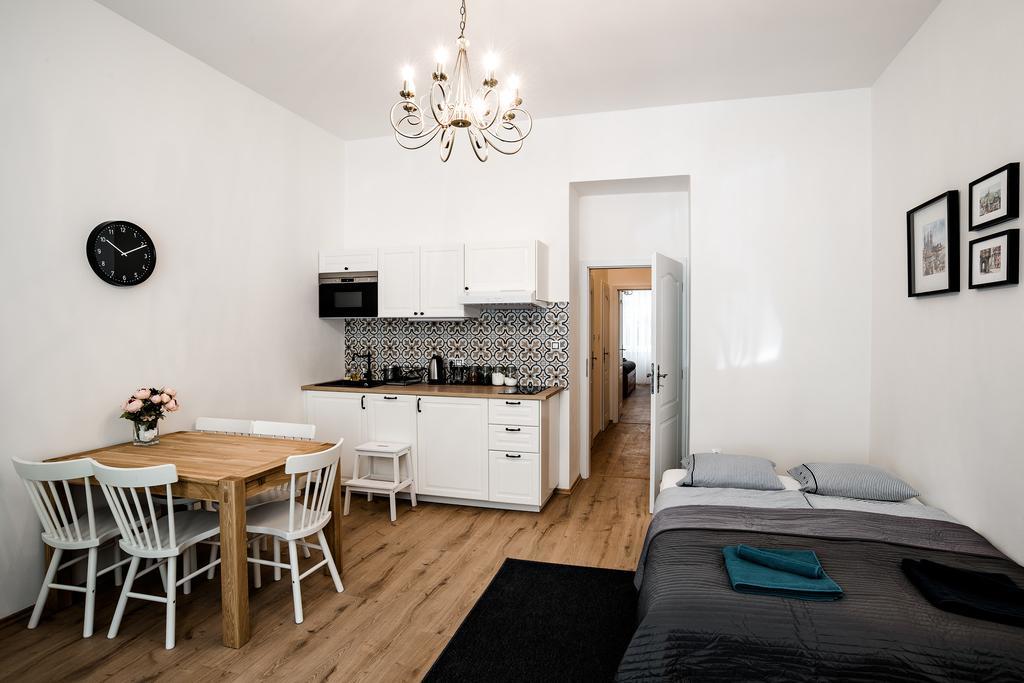 Apartment Gesse Brezinova Prague Exterior photo