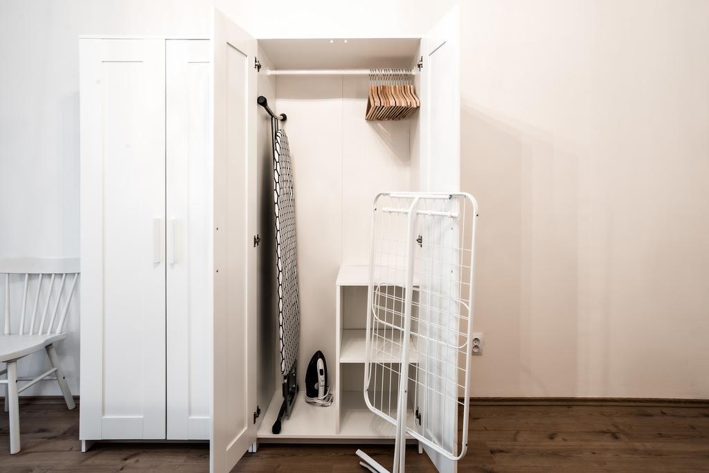 Apartment Gesse Brezinova Prague Exterior photo