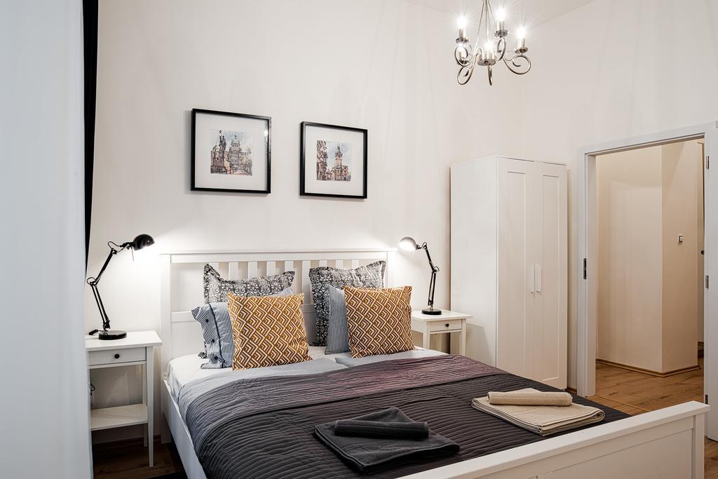 Apartment Gesse Brezinova Prague Exterior photo