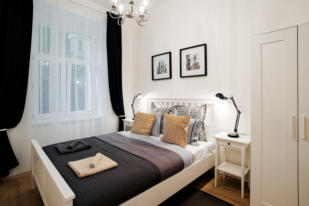Apartment Gesse Brezinova Prague Exterior photo