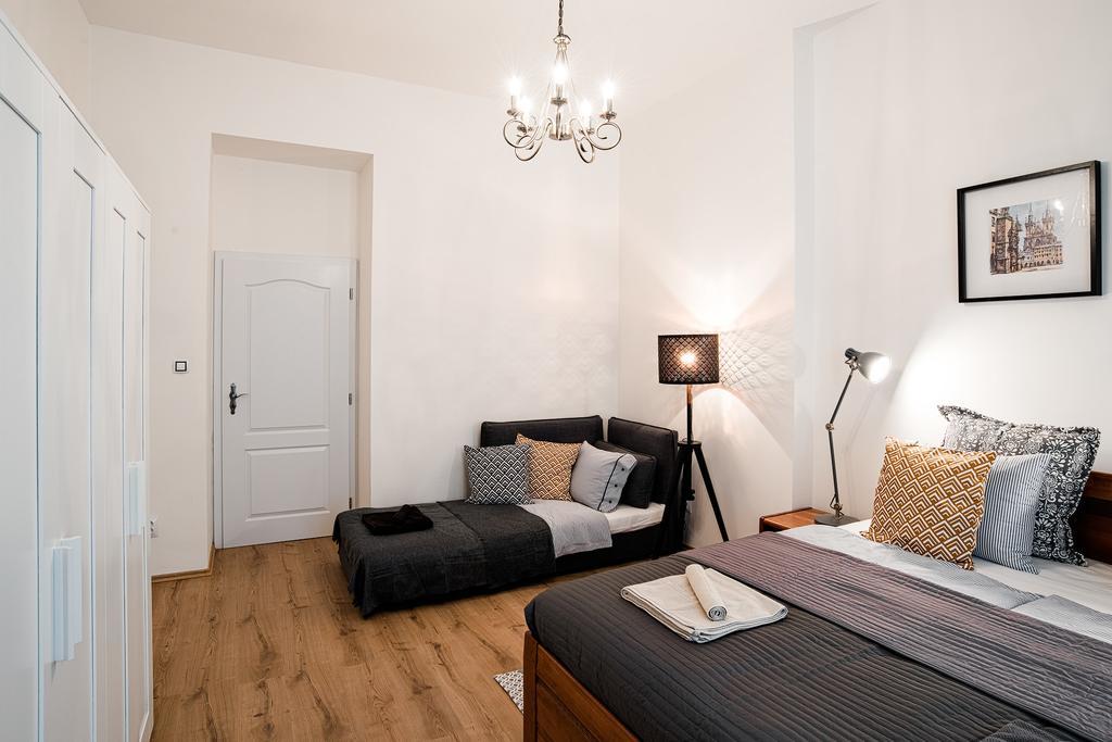 Apartment Gesse Brezinova Prague Exterior photo